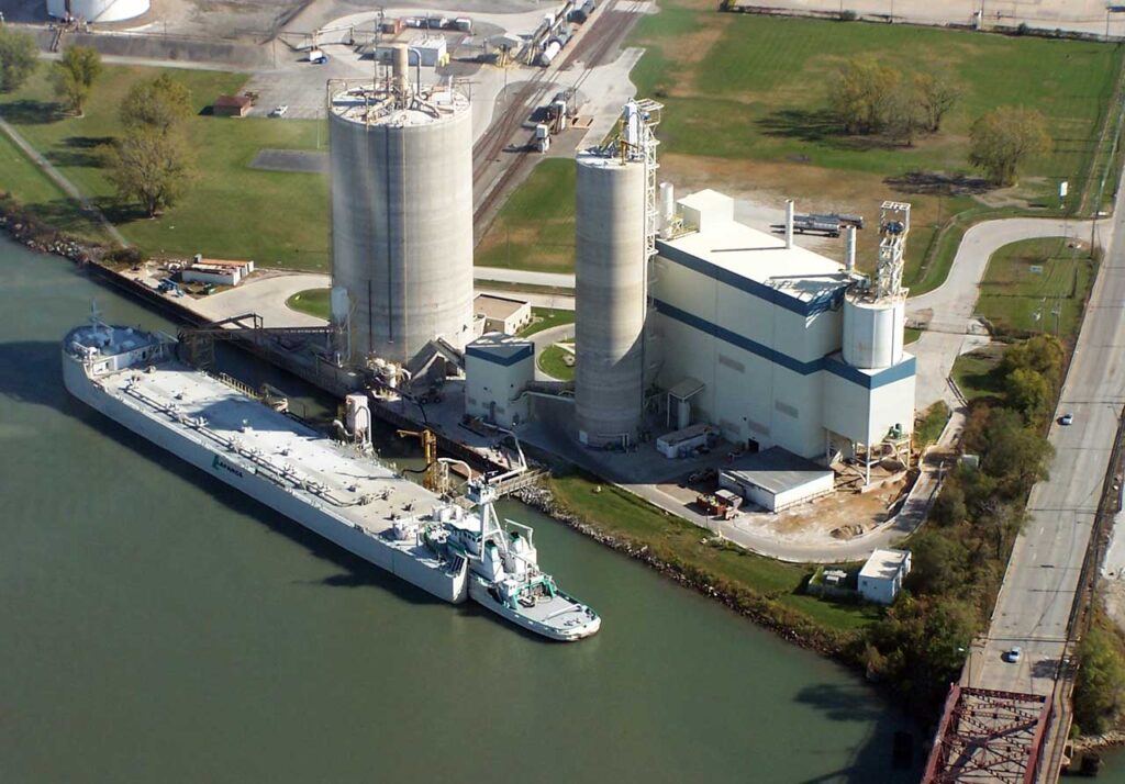 LafargeHolcim Partners with SafeRack for a Cement Barge Gangway